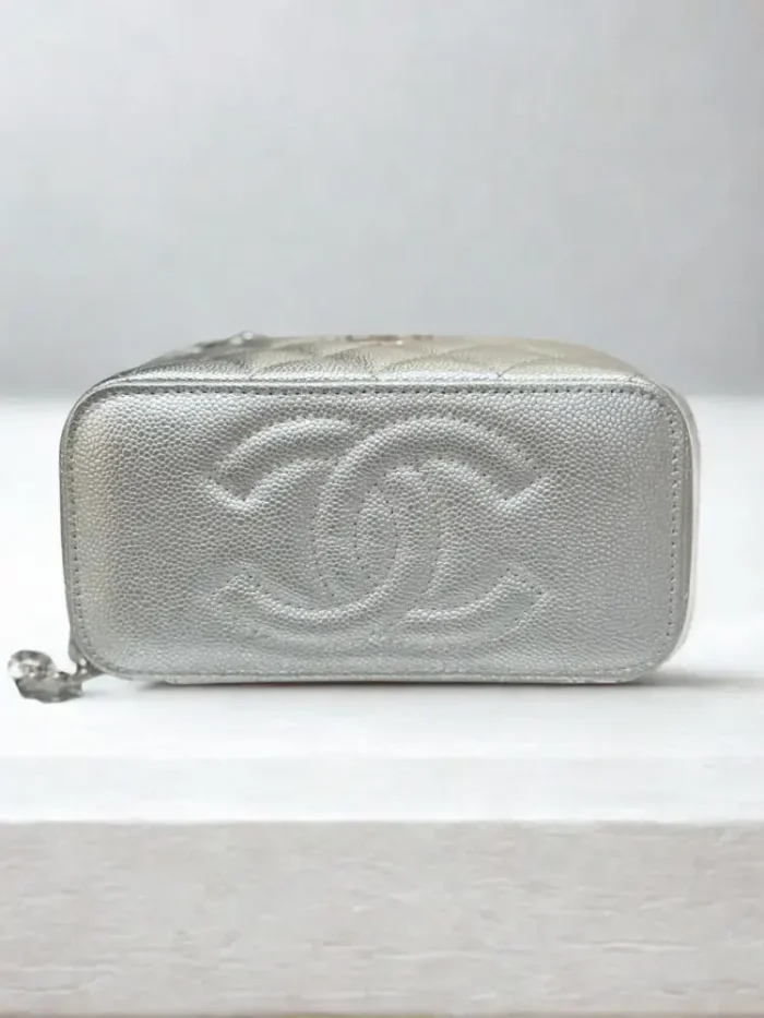 Mini Vanity Case with Chain - Image 4