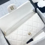 Chanel Lambskin Clutch with Chain - Image 4